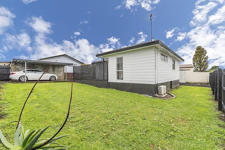 Photo of property in 2/3 Sparrow Place, Weymouth, Auckland, 2103