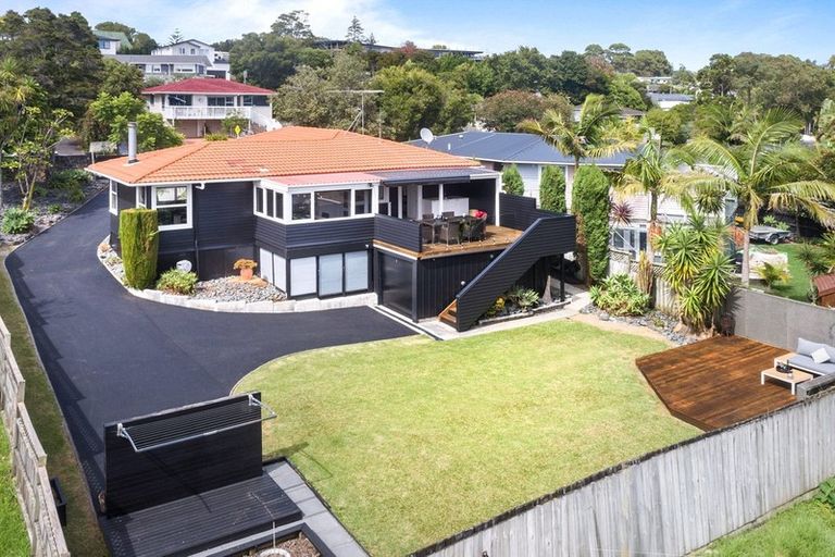 Photo of property in 16 Weatherly Road, Torbay, Auckland, 0630