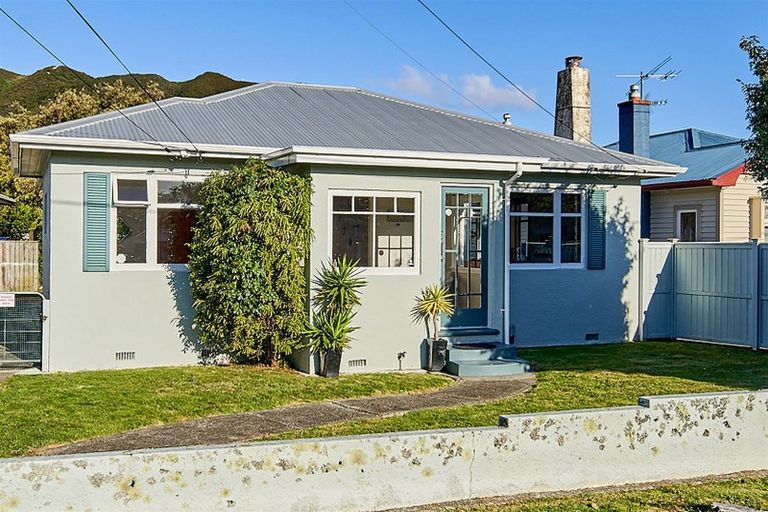 Photo of property in 156 Waiwhetu Road, Waterloo, Lower Hutt, 5011
