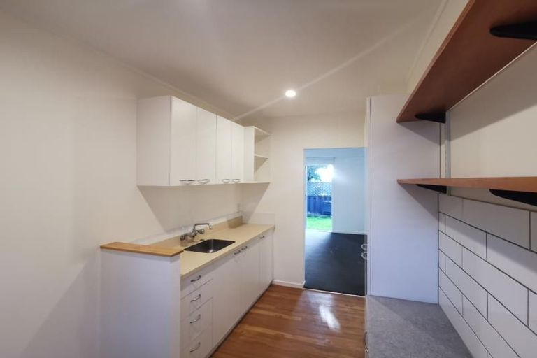 Photo of property in 2/59a Knights Road, Rothesay Bay, Auckland, 0630