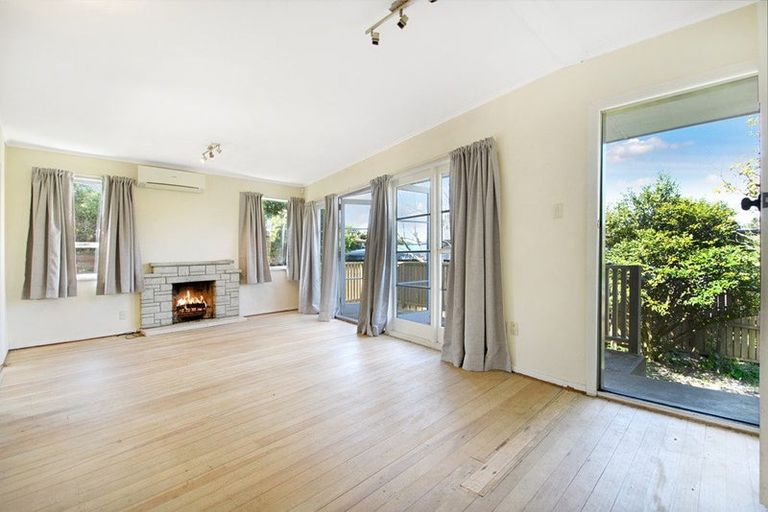 Photo of property in 6 Palmer Avenue, Glen Eden, Auckland, 0602