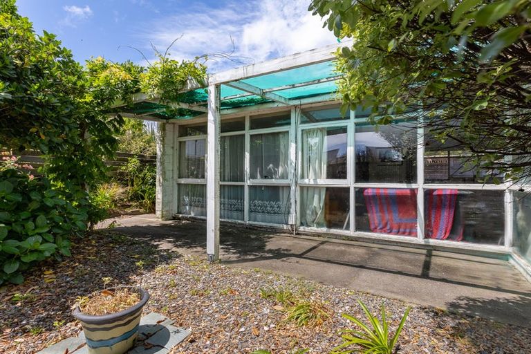 Photo of property in 6 Bermuda Grove, Paraparaumu Beach, Paraparaumu, 5032