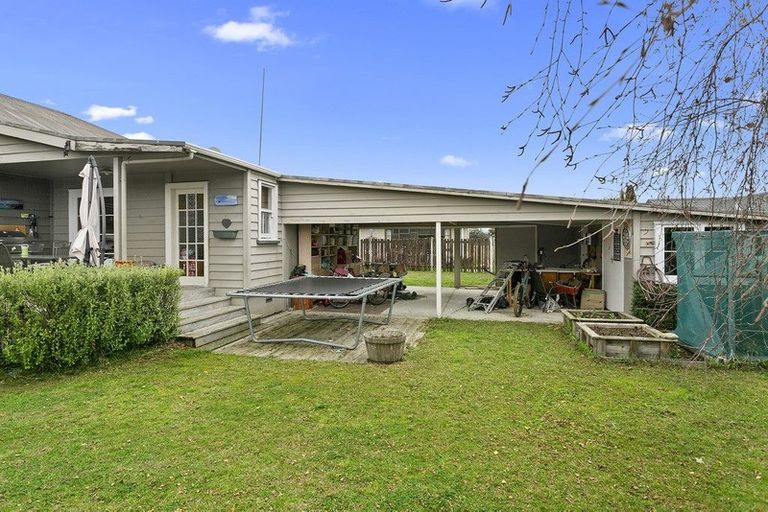 Photo of property in 233 Shakespeare Street, Leamington, Cambridge, 3432