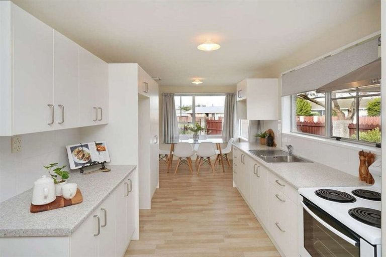 Photo of property in 4 Daytona Place, Parklands, Christchurch, 8083