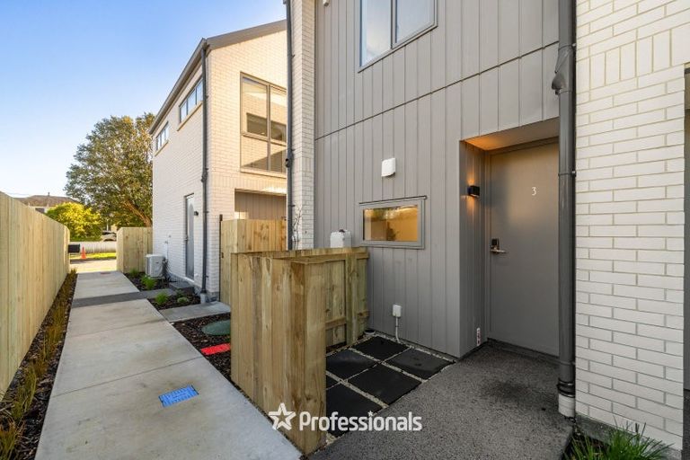 Photo of property in 31-33 Chapman Crescent, Naenae, Lower Hutt, 5011