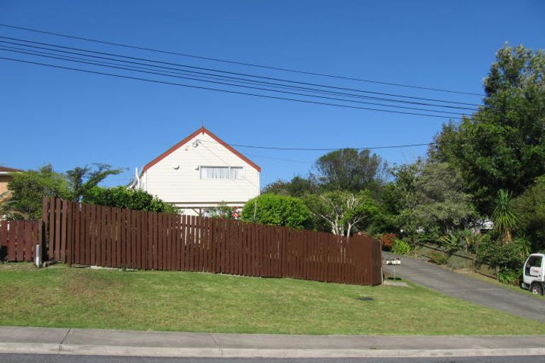 Photo of property in 2/22 Salem Place, Torbay, Auckland, 0630