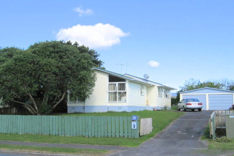 Photo of property in 3 Serrano Place, Clover Park, Auckland, 2023