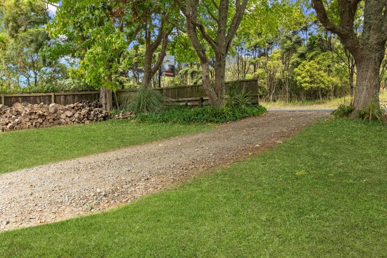 Photo of property in 127 Bethells Road, Waitakere, 0781