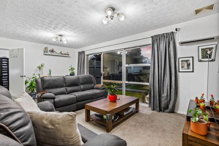 Photo of property in 3/29 Garelja Road, Henderson, Auckland, 0612