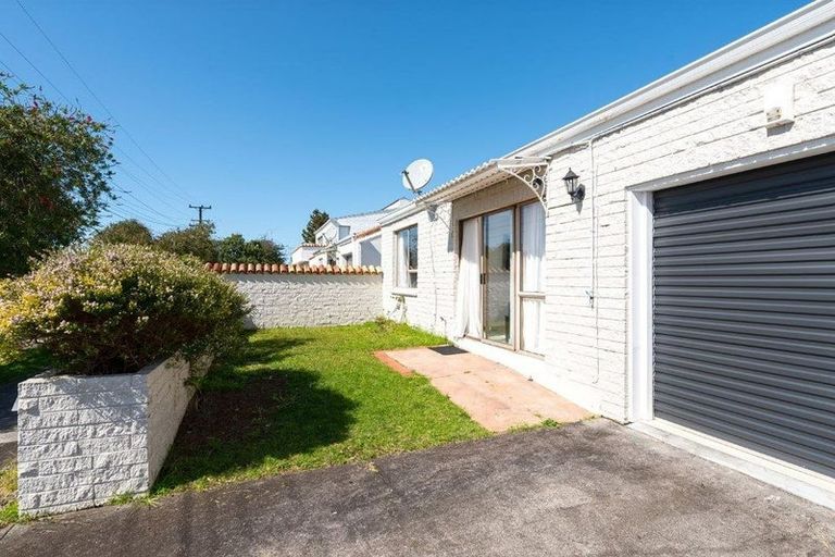 Photo of property in 1/1 Akehurst Avenue, New Lynn, Auckland, 0600
