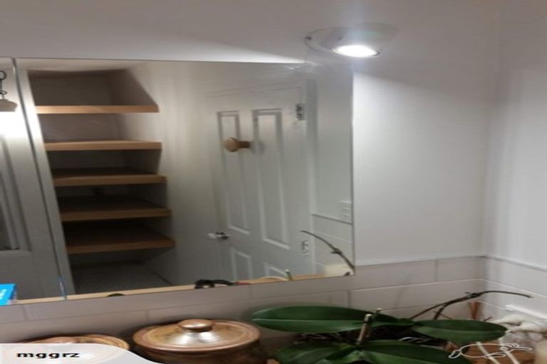 Photo of property in 1/4 Tawa Road, Te Atatu Peninsula, Auckland, 0610