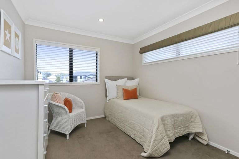 Photo of property in 21 Corsica Way, Karaka, Papakura, 2113