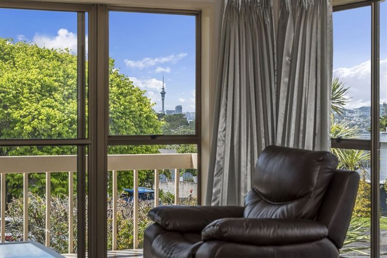 Photo of property in 20 Chatswood Grove, Chatswood, Auckland, 0626