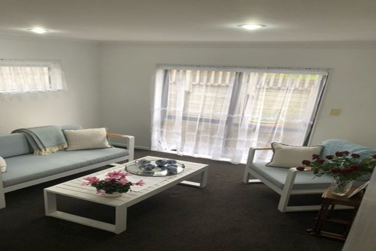 Photo of property in 43 Medallion Drive, Oteha, Auckland, 0632