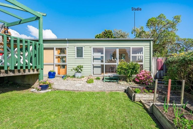 Photo of property in 28 Matenga Street, Waikanae, 5036