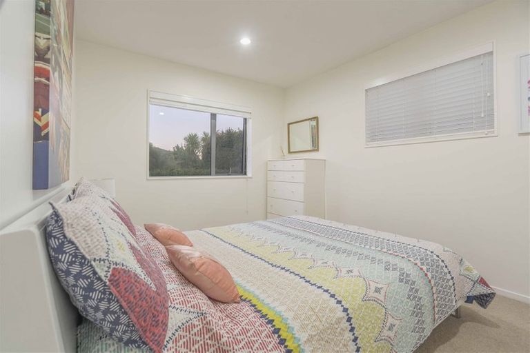 Photo of property in 13 Bintulu Place, Fairview Heights, Auckland, 0632