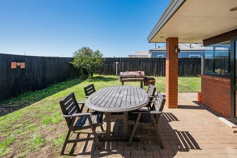 Photo of property in 139 Guildford Drive, Paraparaumu Beach, Paraparaumu, 5032