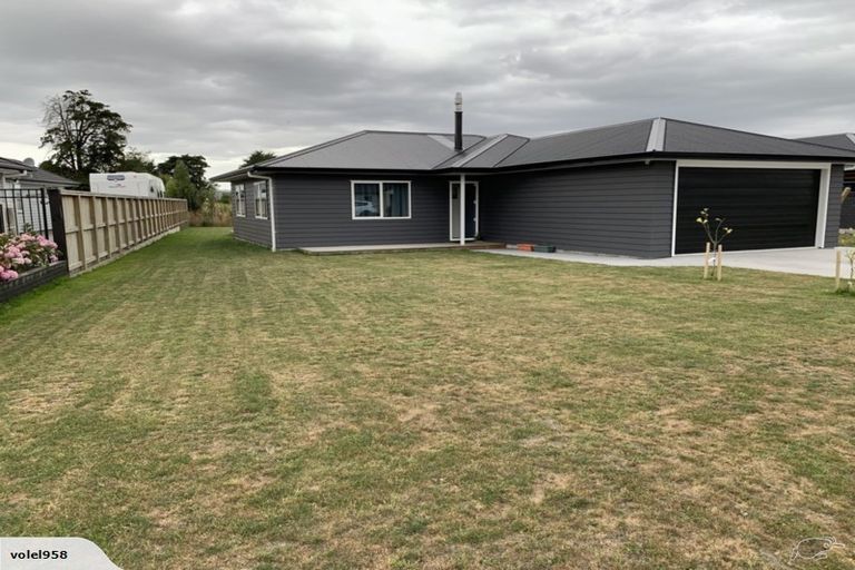 Photo of property in 38 Feist Street, Carterton, 5713