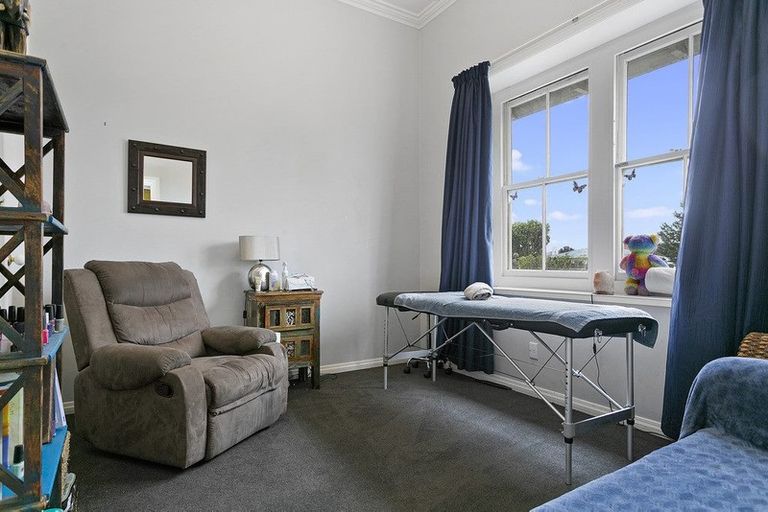 Photo of property in 233 Shakespeare Street, Leamington, Cambridge, 3432