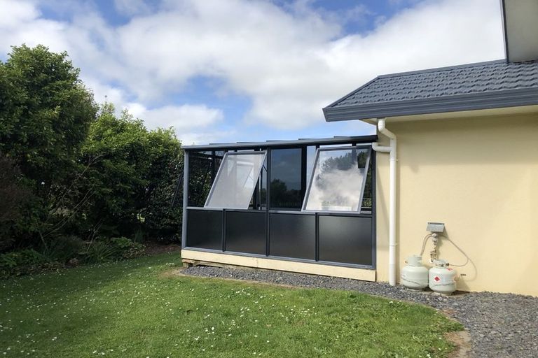 Photo of property in 64 Heatherlea Road West, Levin, 5575