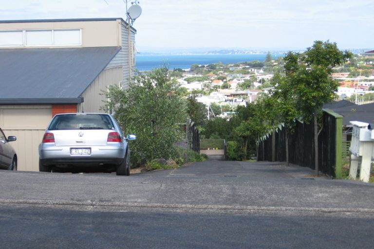 Photo of property in 2/23a Seaview Road, Castor Bay, Auckland, 0620