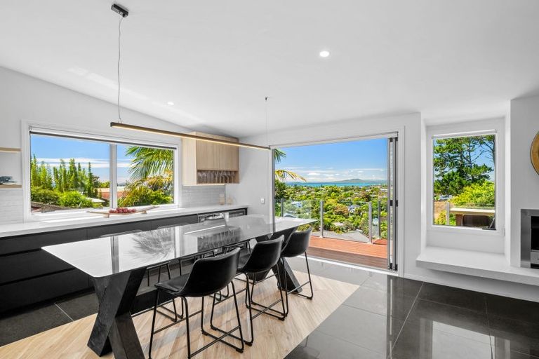 Photo of property in 282 Glamorgan Drive, Northcross, Auckland, 0630