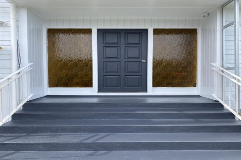 Photo of property in 34 Somes Crescent, Newlands, Wellington, 6037