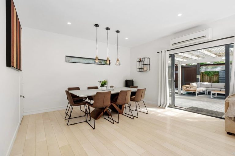 Photo of property in 6a Tallington Crescent, Torbay, Auckland, 0630