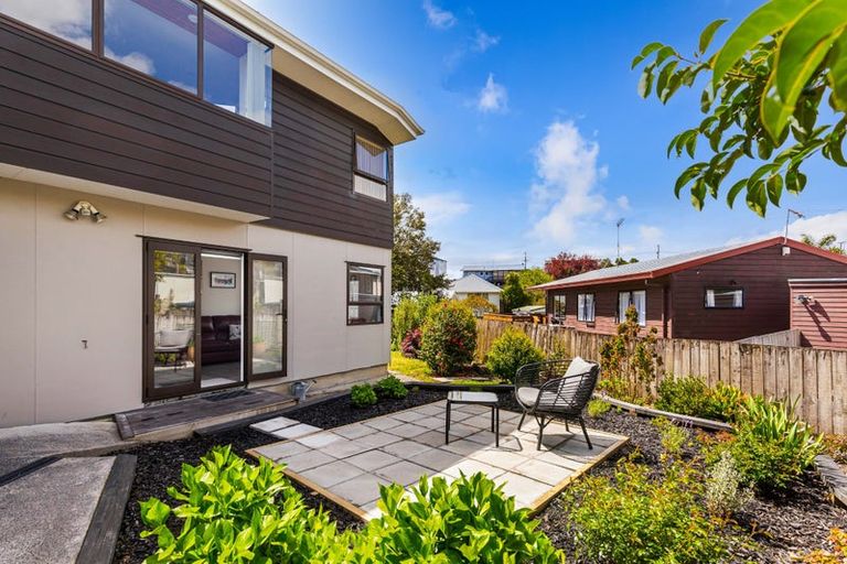 Photo of property in 2/17 Duncan Avenue, Te Atatu South, Auckland, 0610