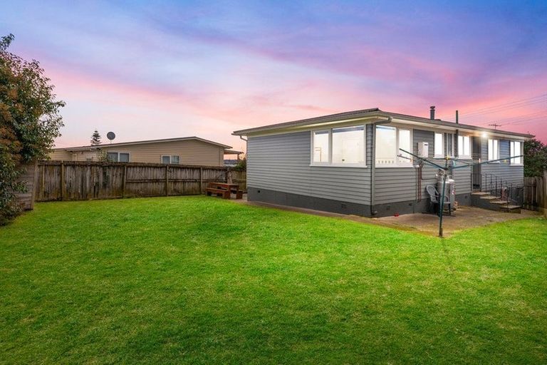 Photo of property in 97 Sunnyside Road, Sunnyvale, Auckland, 0612