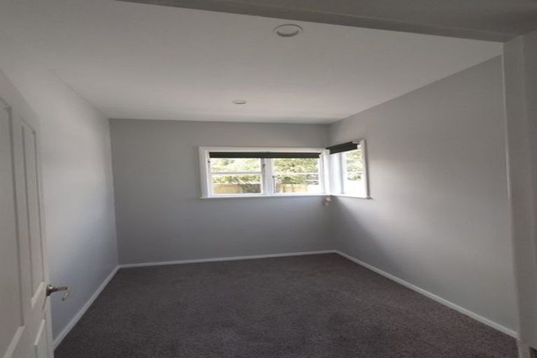 Photo of property in 114 Cambridge Terrace, Fairfield, Lower Hutt, 5011