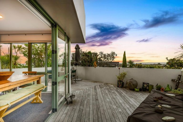 Photo of property in 87 Glengarry Road, Glen Eden, Auckland, 0602