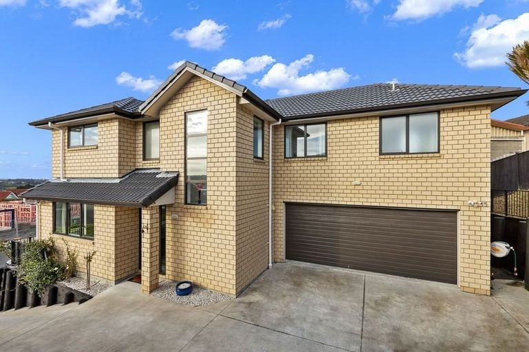 Photo of property in 16 Eric Gifford Drive, Ranui, Auckland, 0612