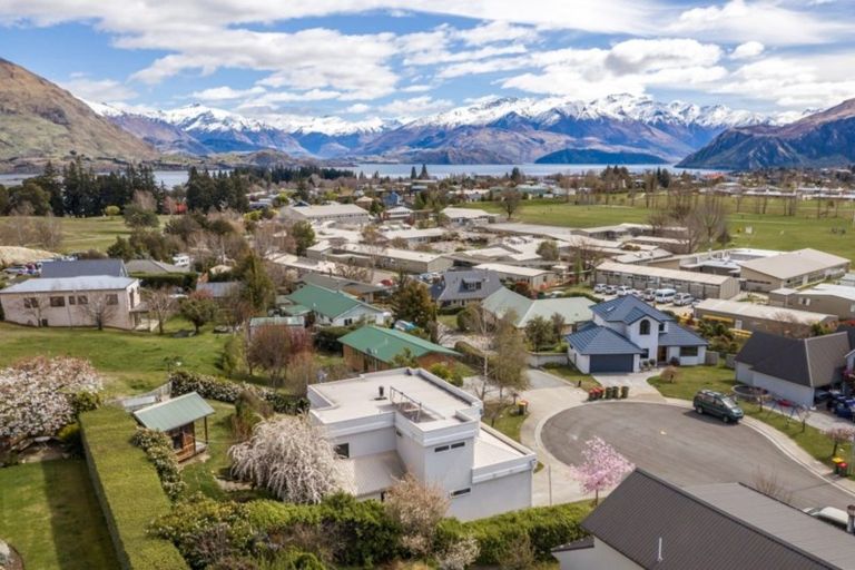 Photo of property in 11 Scaife Place, Wanaka, 9305