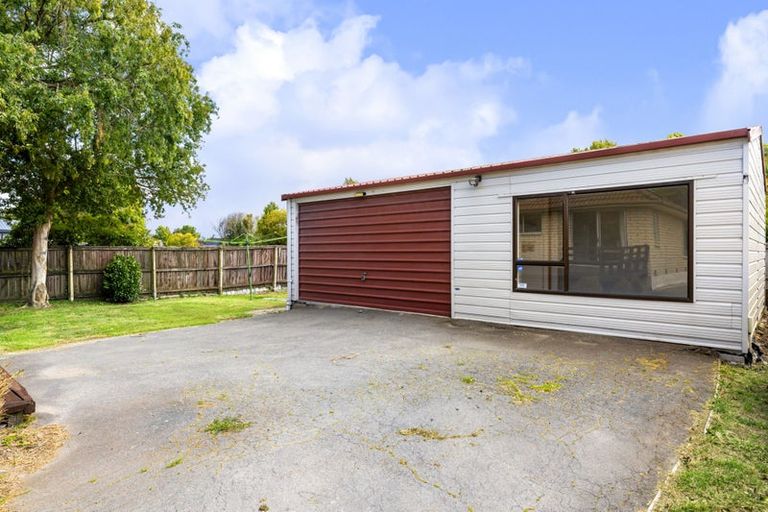 Photo of property in 27 Denniston Crescent, Redwood, Christchurch, 8051