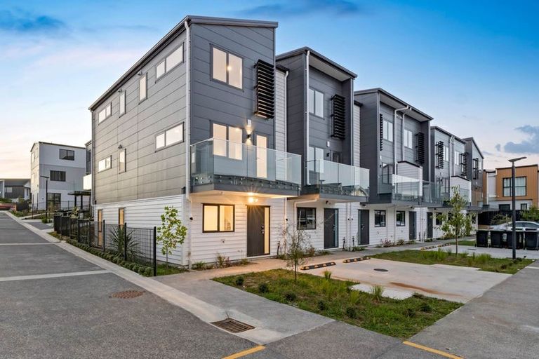 Photo of property in 18 Dotterel Place, Westgate, Auckland, 0614