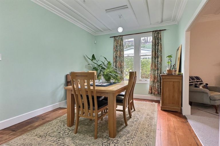 Photo of property in 37 Milton Road, Bluff Hill, Napier, 4110