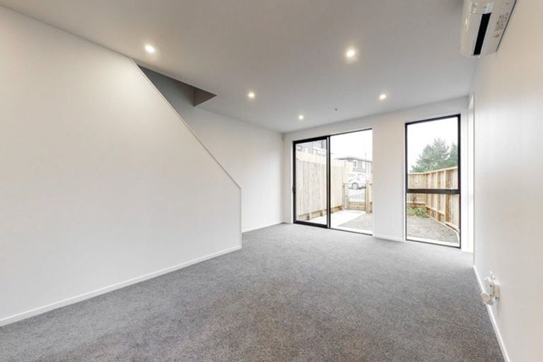 Photo of property in 7/62 Spenmoor Street, Newlands, Wellington, 6037