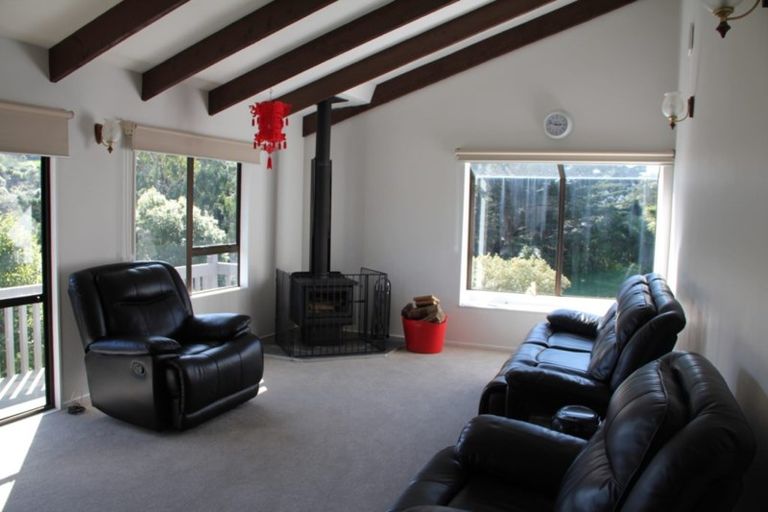 Photo of property in 6 Wingfield Place, Churton Park, Wellington, 6037