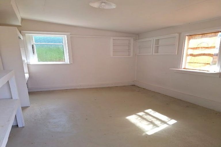 Photo of property in 17 Cypress Drive, Maungaraki, Lower Hutt, 5010