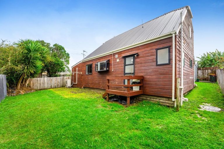 Photo of property in 1/2 Woodside Road, Manurewa, Auckland, 2102