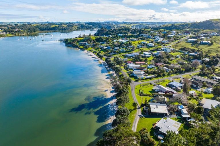 Photo of property in 6 The Strand, Whakapirau, Maungaturoto, 0583