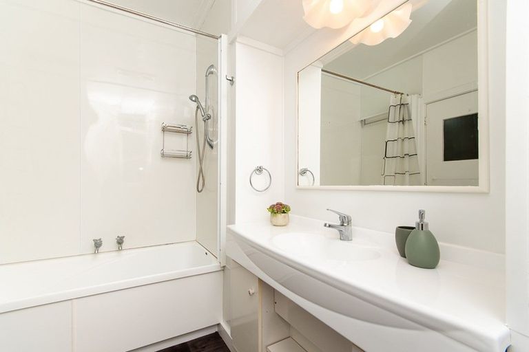 Photo of property in 8 Hadfield Terrace, Bluff Hill, Napier, 4110