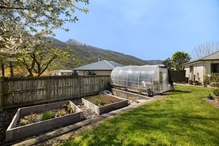 Photo of property in 10 Innes Place, Arrowtown, 9302