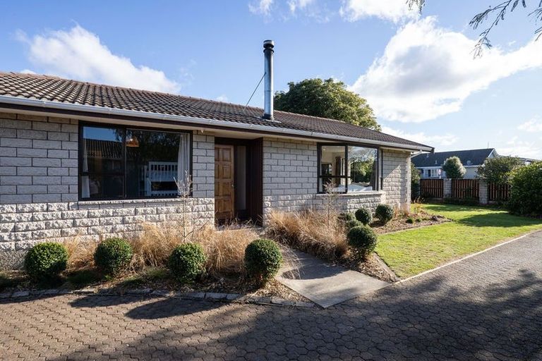 Photo of property in 8 Oldham Crescent, Halswell, Christchurch, 8025