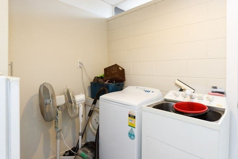 Photo of property in 16 Truscott Grove, Awapuni, Palmerston North, 4412