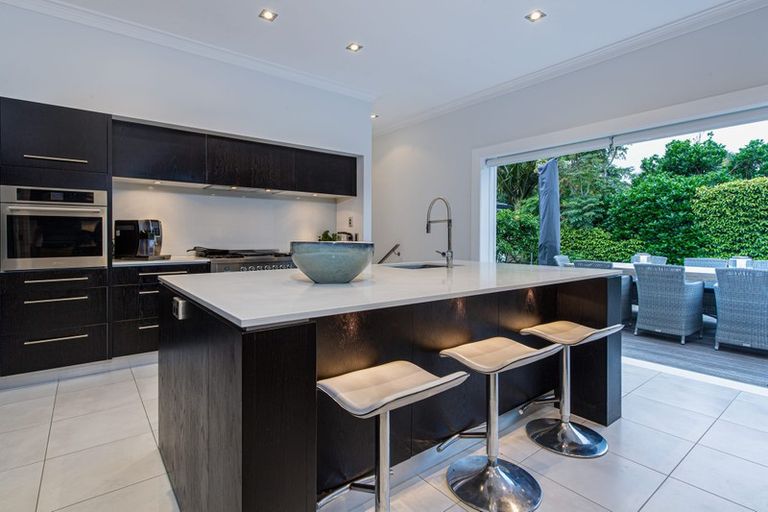 Photo of property in 13 Ocean View Road, Milford, Auckland, 0620