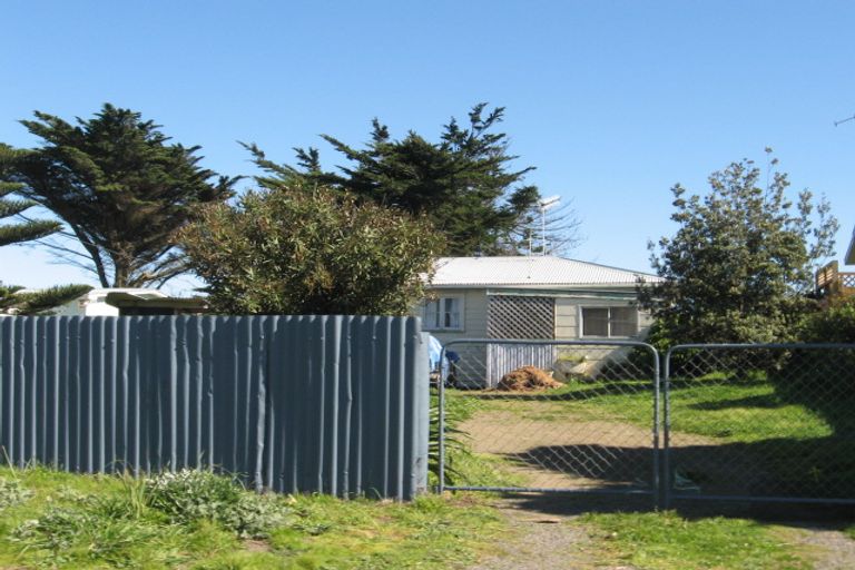 Photo of property in 16 Rangitane Street, Himatangi Beach, Foxton, 4891