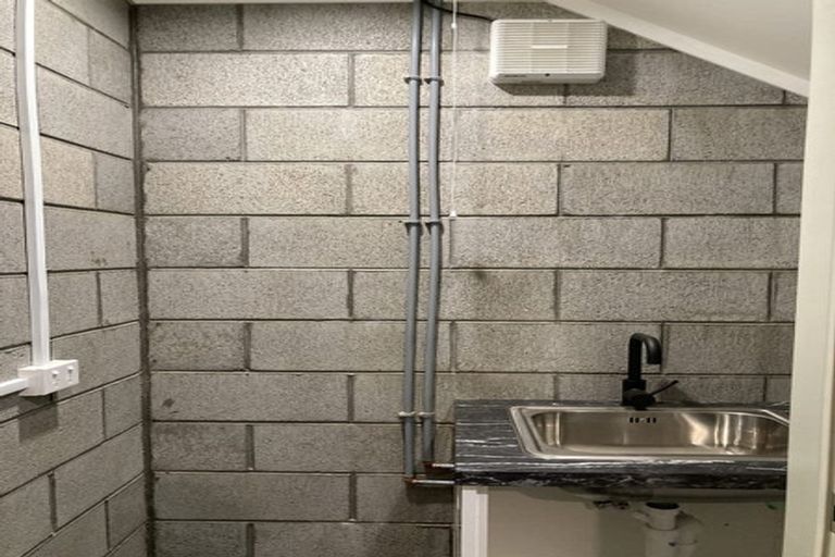 Photo of property in 4 Miles Crescent, Newlands, Wellington, 6037