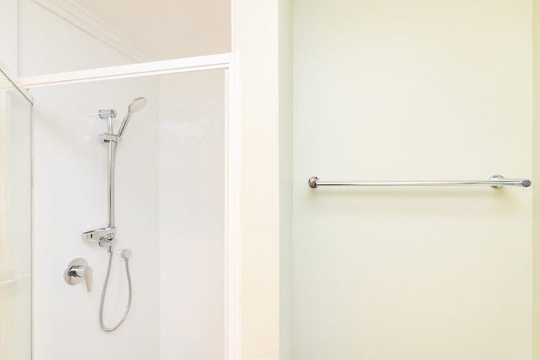 Photo of property in 5 Edgecombe Court, Roslyn, Palmerston North, 4414